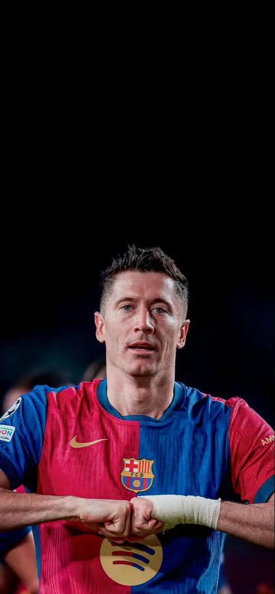 TA：热刺&曼联等队关注扬-迪奥曼德，但他冬窗转会可能性很小