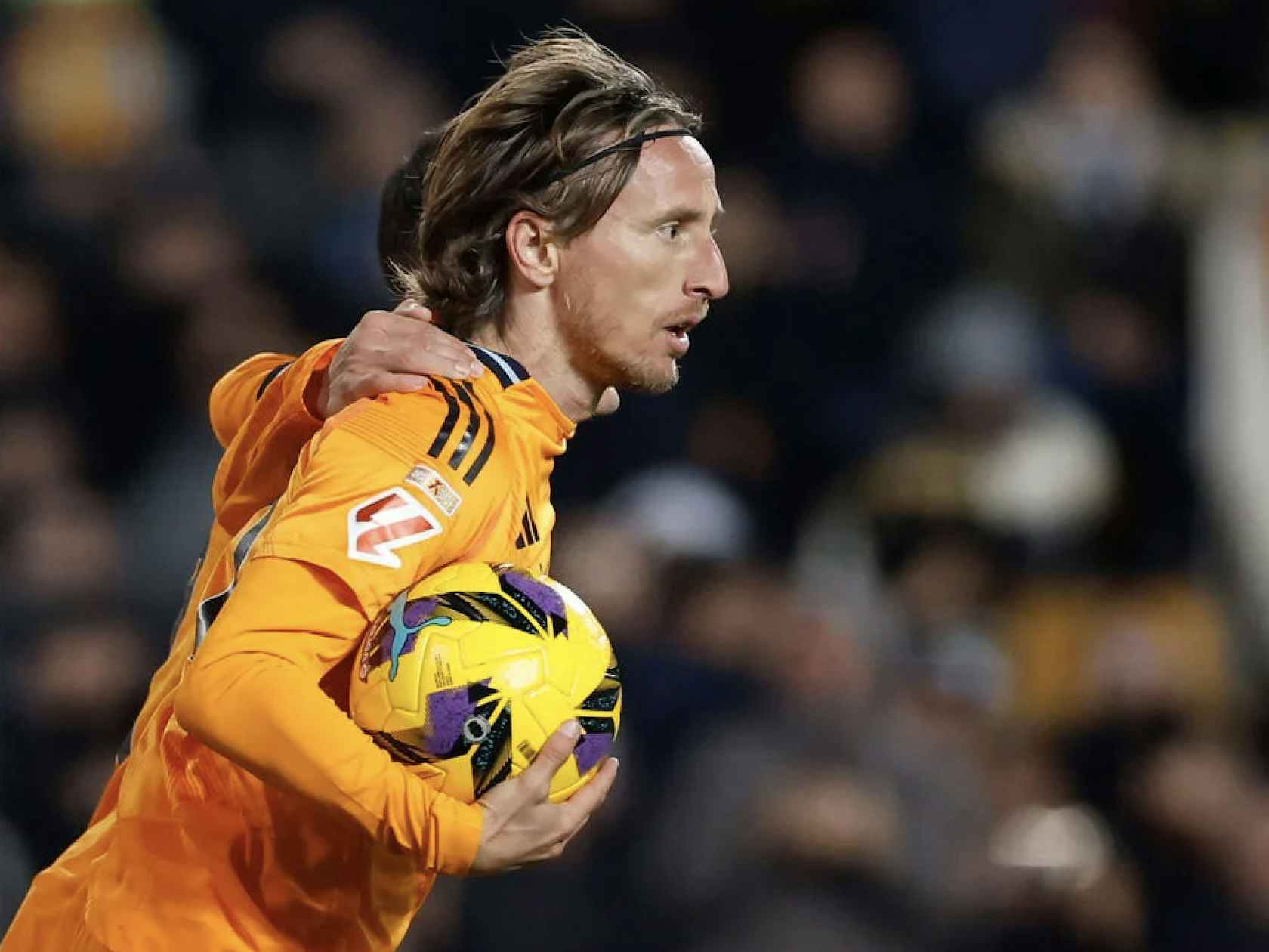 意甲-普利西奇双响拉比奥特世界波 米兰3-2登顶